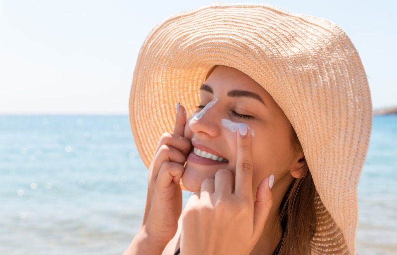 Should I choose mineral (physical) or chemical sunscreen? Which is better, what's the difference?